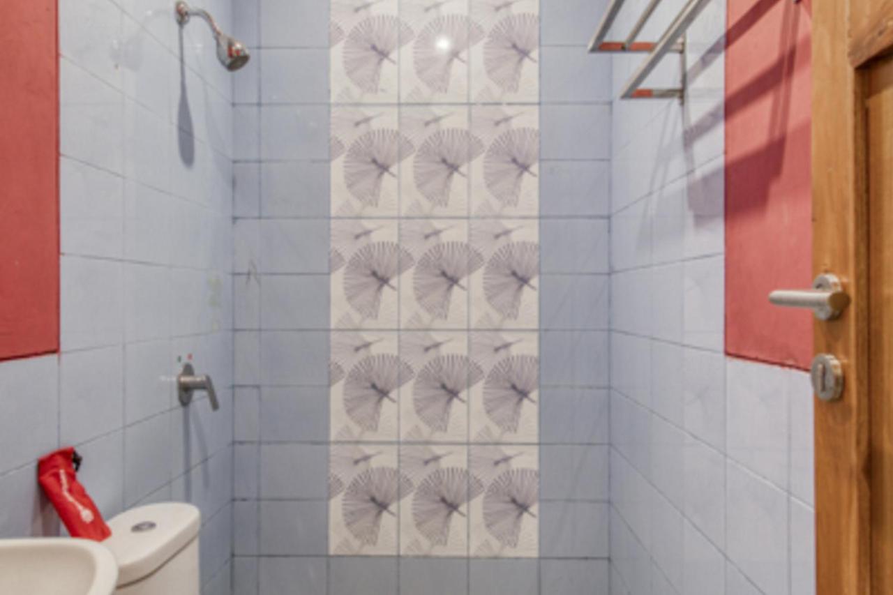 Reddoorz Plus @ Flory Hotel יוגיאקרטה מראה חיצוני תמונה