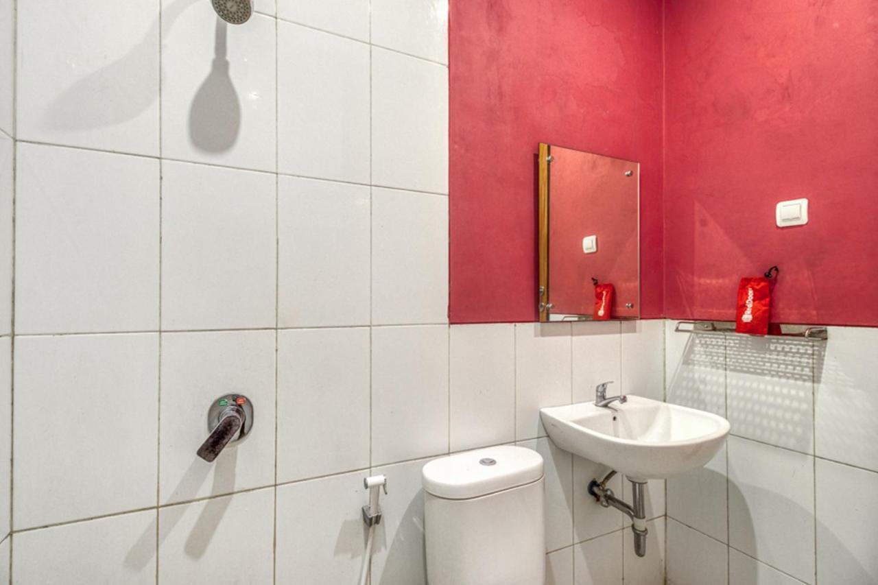 Reddoorz Plus @ Flory Hotel יוגיאקרטה מראה חיצוני תמונה